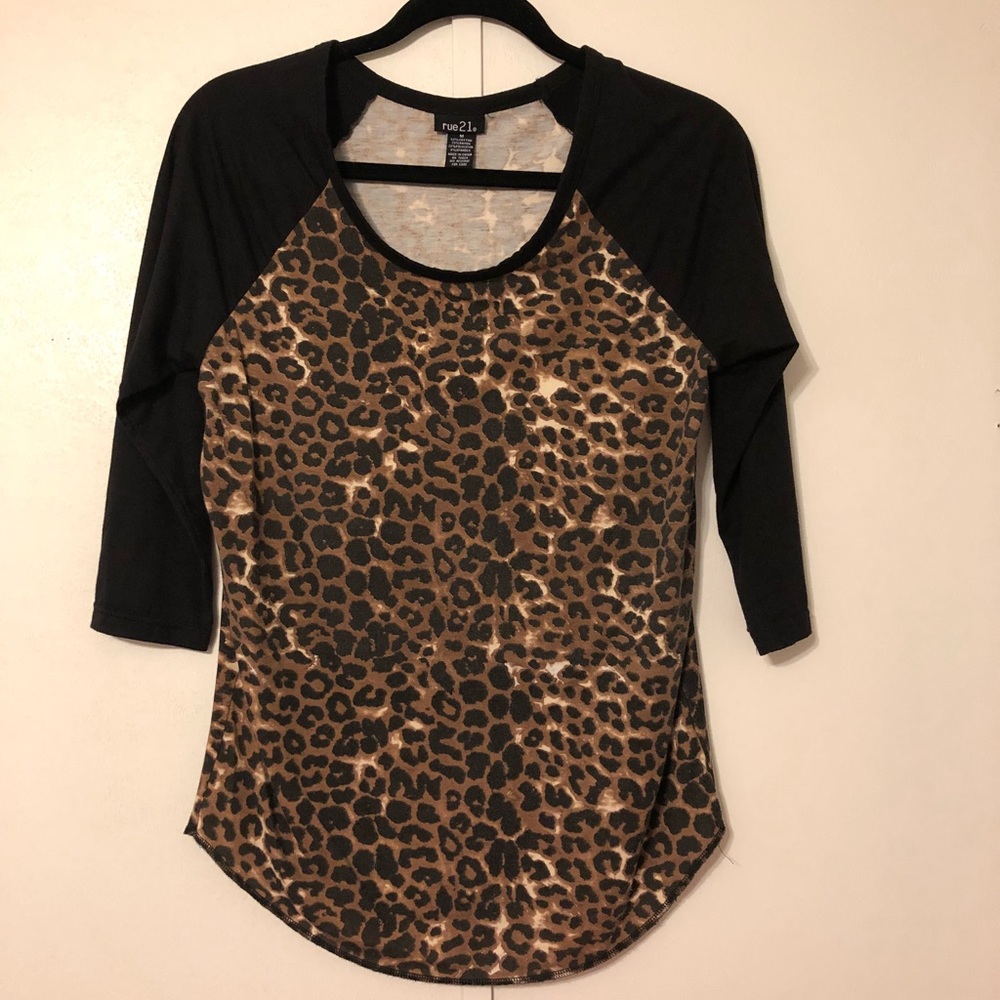 Women’s 3/4 sleeve leopard shirt